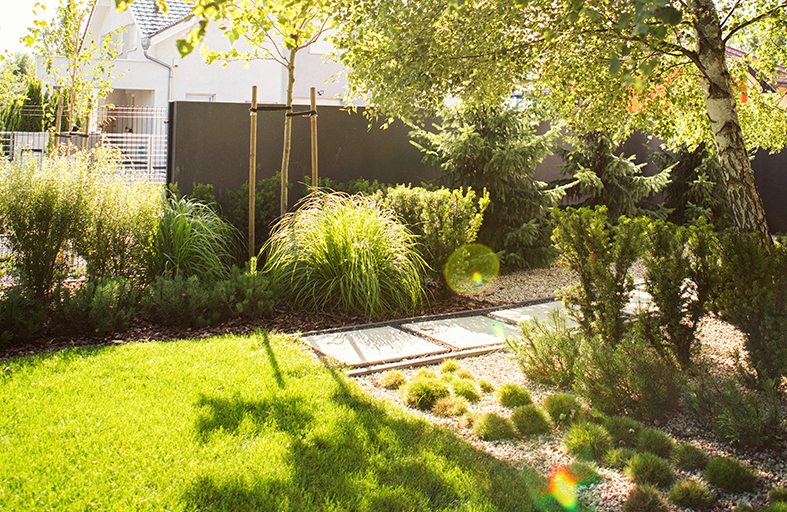 nowoczesny ogrod poznań, projekt ogrodu Poznań, minimalistyczny ogród, beton w ogrodzie, ogrody rockandflower studio projektowanie ogrodów poznań, architektura krajobrazu poznań