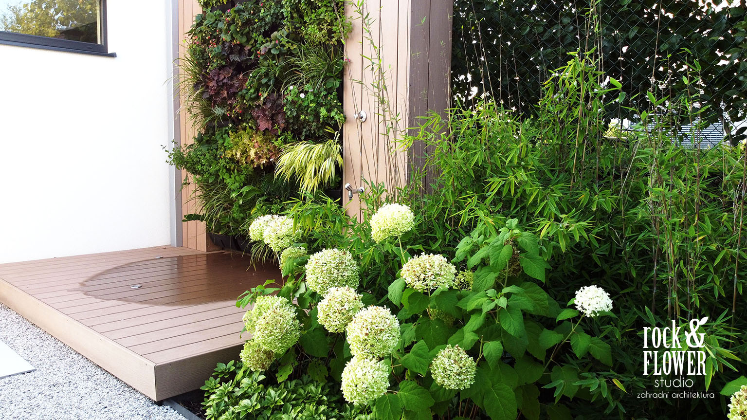 ogród łączonych materiałów