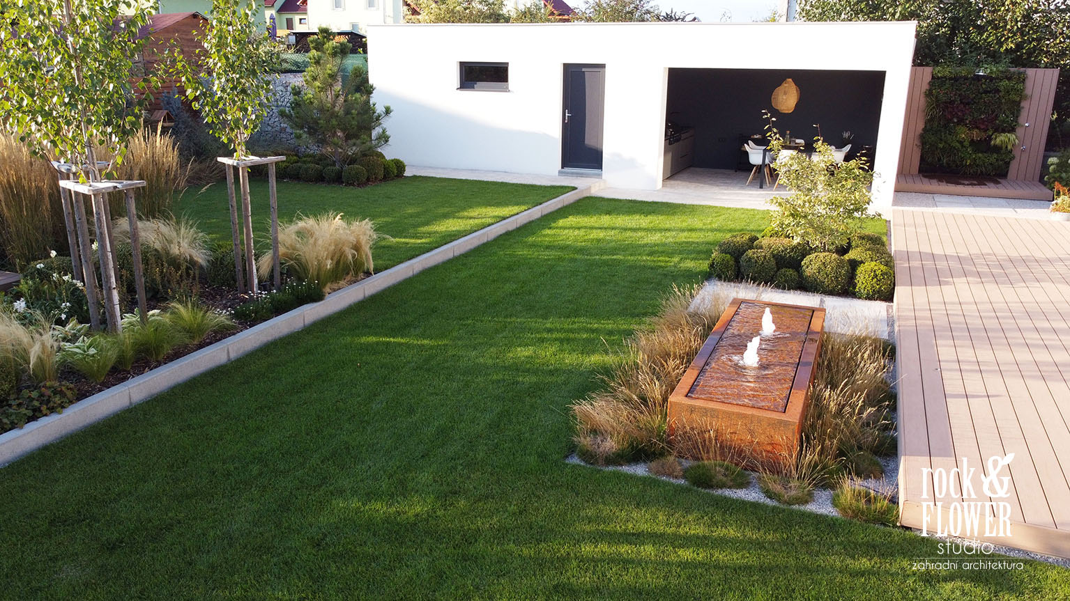 ogród łączonych materiałów