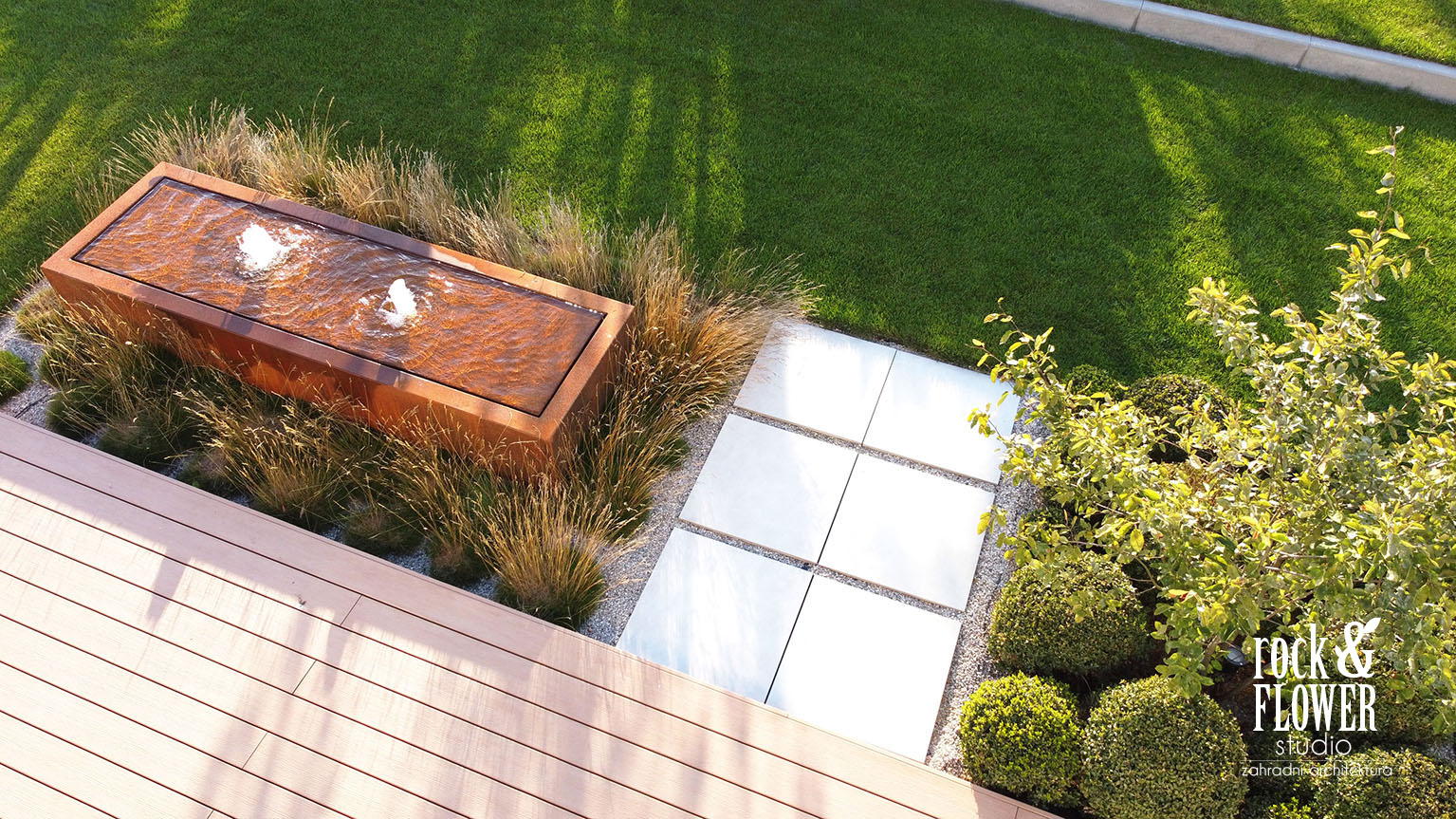 ogród łączonych materiałów