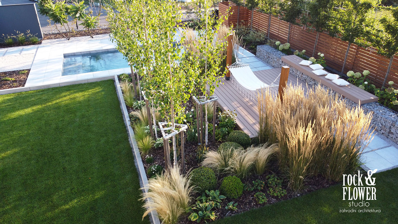 ogród łączonych materiałów