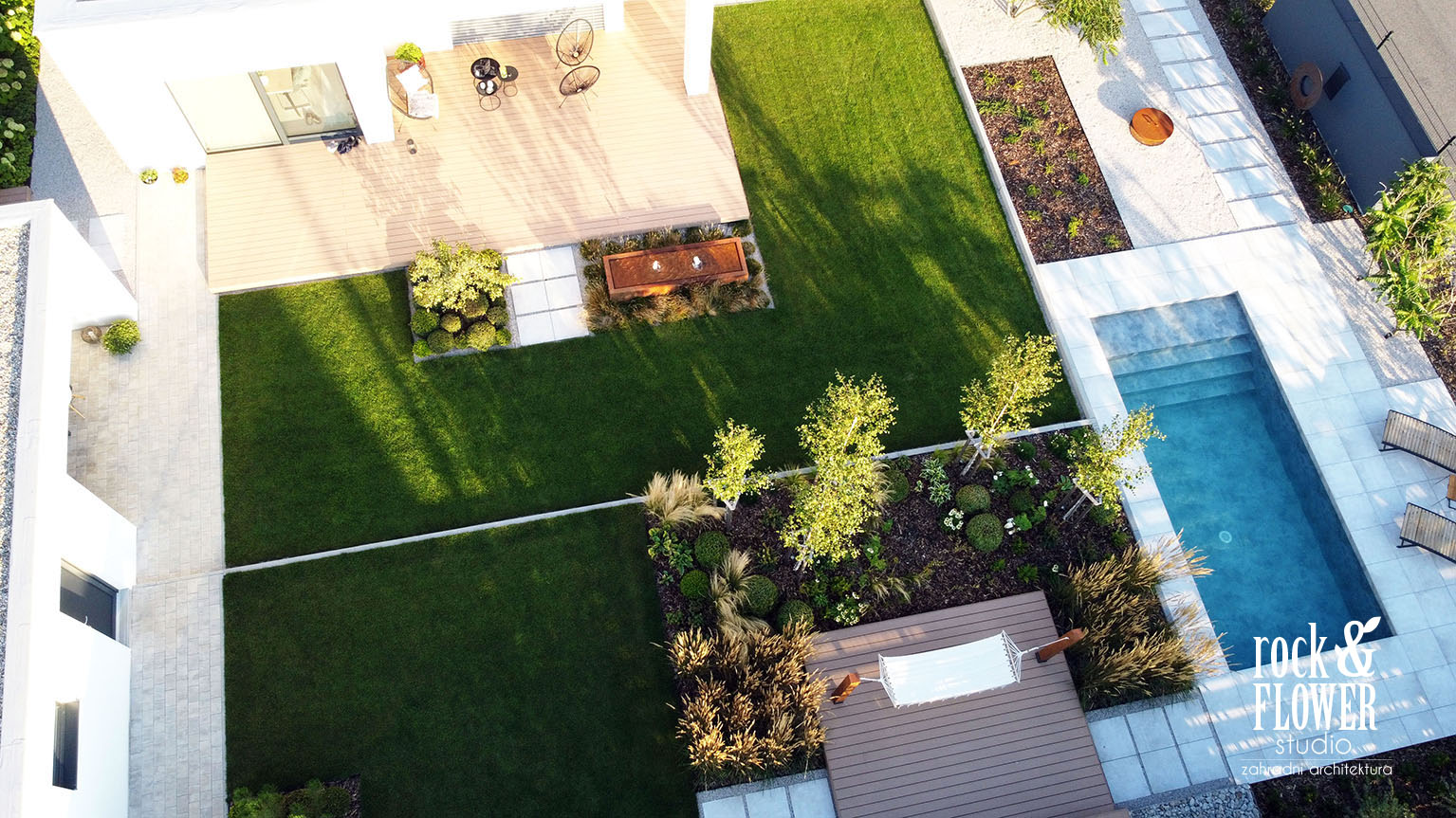 ogród łączonych materiałów